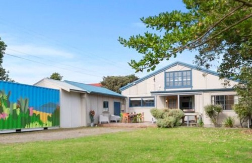Waikanae House | Olde Beach Lux