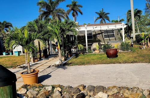 Redevelopment Area House | Olde Naples Waterfront Hideaway