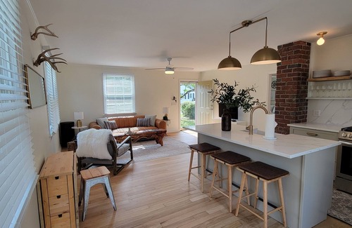 North Charleston House | Olive Branch Cottage, Historic Park Circle, Nearby Restaurants, Breweries & Bars