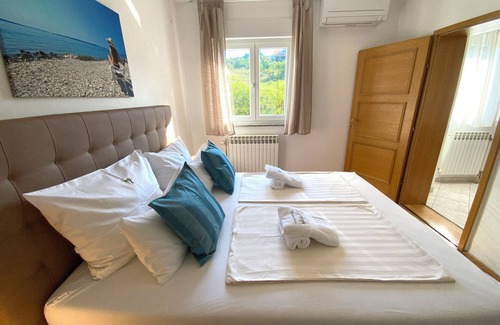 Simuni House | Olive House