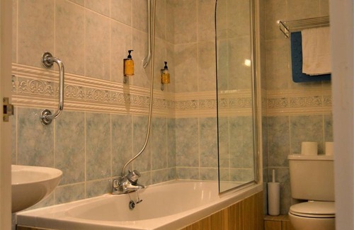 March Hotel | Oliver Cromwell Hotel