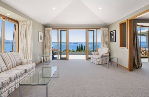 Taupo House | Omaio - Taupo - Heated Indoor Pool, Spa Pool, Cinema Room, Lake Views