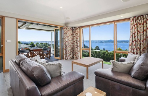 Taupo House | Omaio - Taupo - Heated Indoor Pool, Spa Pool, Cinema Room, Lake Views