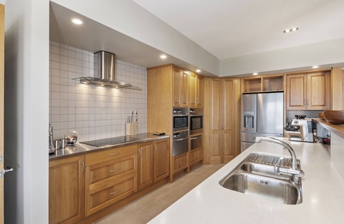 Taupo House | Omaio - Taupo - Heated Indoor Pool, Spa Pool, Cinema Room, Lake Views