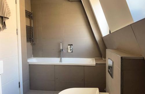 Wood Green Apartment | Omega Terrace, Luxury Modern Interior, Located Close To Alexandra Palace
