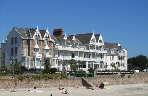 St. Helier Hotel | Ommaroo Hotel