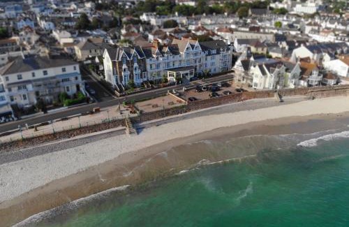 St. Helier Hotel | Ommaroo Hotel