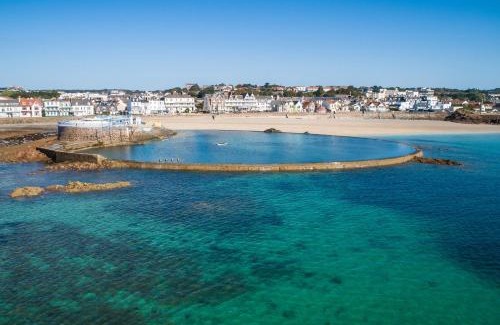 St. Helier Hotel | Ommaroo Hotel