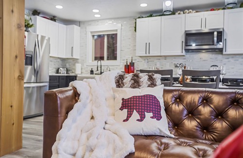 McCall House | On Golf Course, Walk to Lake, Hot Tub