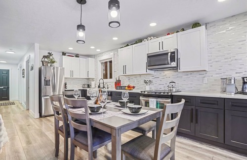 McCall House | On Golf Course, Walk to Lake, Hot Tub