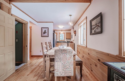 Bethel Cabin | On Goss Pond - Cozy cabin, family friendly for nature lovers!