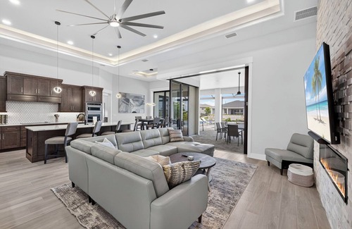 Burnt Store House | On Leisure Time