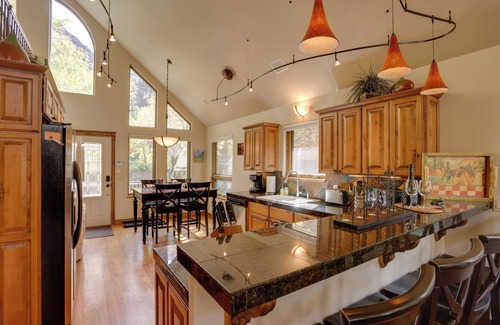 Ouray House | On Main Street: Ouray Getaway w/Mountain Views!