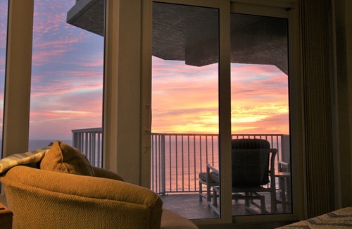 Daytona Beach Shores Condo | On No Drive Beach! Luxury 3 BdRm, 3 Baths, Mst wSpa; Ocean & Riverview Balconies