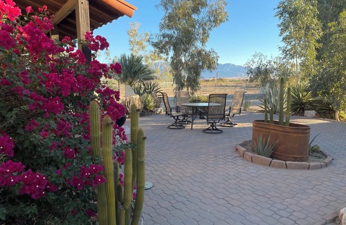 Borrego Springs Cottage | On private horse ranch, dogs welcome.