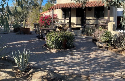 Borrego Springs Cottage | On private horse ranch, dogs welcome.