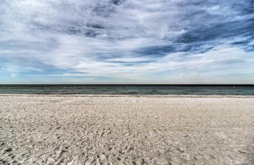 Independence Square Apartment | On-Site Beach Access Walkable Gulf Coast Retreat