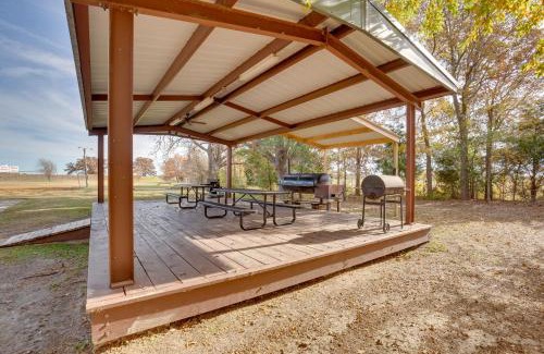 Cayuga Apartment | On-Site Boat Ramp Pet-Friendly Kerens Studio!