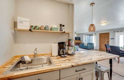 Central Point Cottage | On-Site Winery & Tasting Room: Oregon Bungalow!