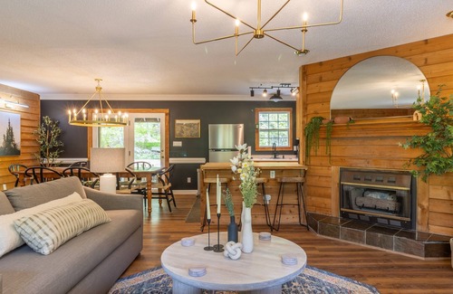 Sugar Mountain Cabin | On Sugar Mountain Ski/Hike/Bike, Hot tub, fire pit