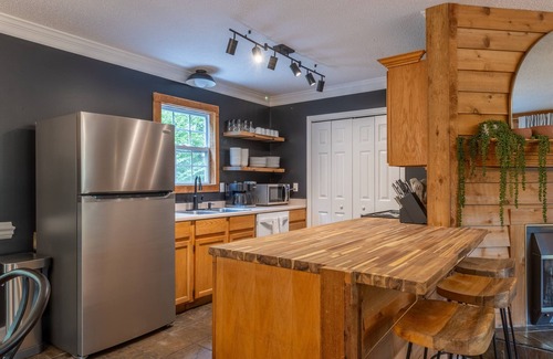 Sugar Mountain Cabin | On Sugar Mountain Ski/Hike/Bike, Hot tub, fire pit