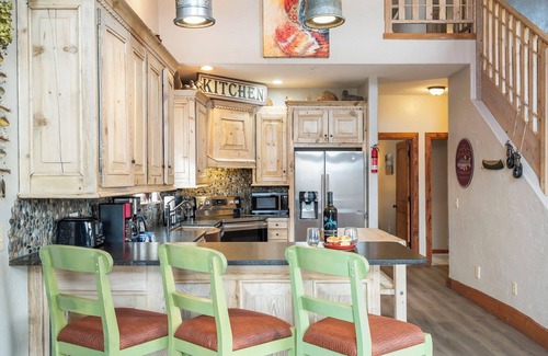 Branson House | On Table Rock Shoreline-Access & Views! Pvt Hot Tub, Billiards, Deck Space, Community Amenities!
