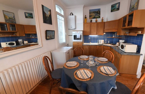 Courtoisville-Sillon-Moka Apartment | On the beach, 55 m2 apartment in Anglo-Norman villa