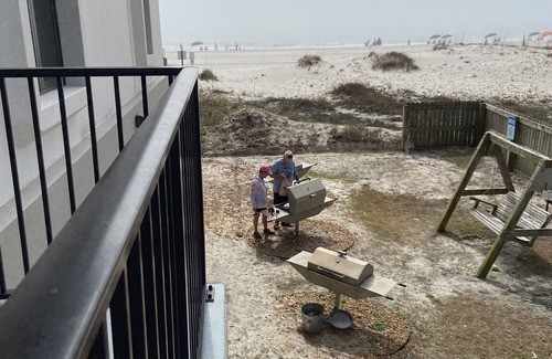 Gulf Shores Condo | On the Beach, family friendly. Walking distances to shops & restaurants.