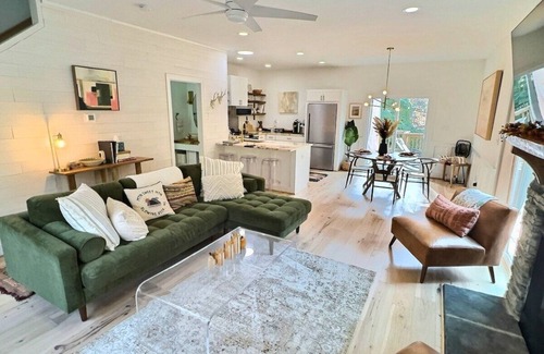 Boone House | On the New River-Pets welcome-Hot tub-Fire pit