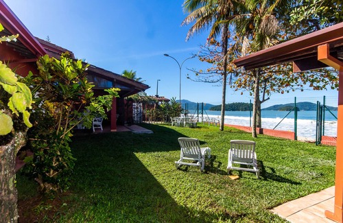 Caraguatatuba House | ON THE SAND, FACING THE SEA! 18 PEOPLE AIR CONDITIONING!WIFI