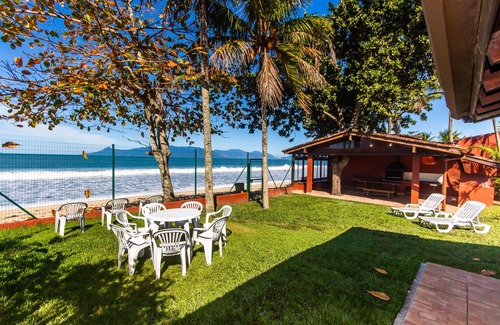 Caraguatatuba House | ON THE SAND, FACING THE SEA! 18 PEOPLE AIR CONDITIONING!WIFI