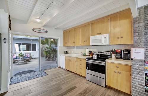 Capistrano Beach House | ON THE SAND! Private Beach! OCEAN FRONT HOT TUB!