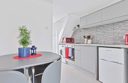 Seafront Apartment | On the Water A One-of-a-Kind Stay | Free Parking | By My Getaways