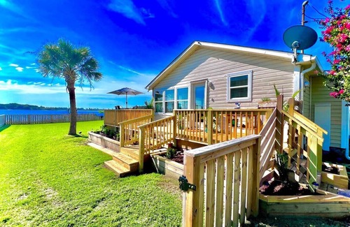 Surf City House | On the Waterway- Waterfront - Kayaks - Paddle Boards- Fenced Yard - Dog Friendly
