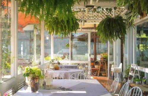 Ren'ai House | Oncoming Luck Villa