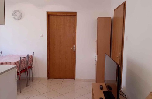 Novi Vinodolski Apartment | One-Bedroom Apartment Novi Vinodolski near Sea 3