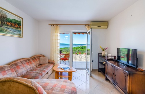 Klanfari Apartment | One bedroom apartment with balcony and sea view Dramalj, Crikvenica (A-20803-a)
