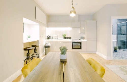 Patchway Apartment | One Bedroom Apartment Close to MOD