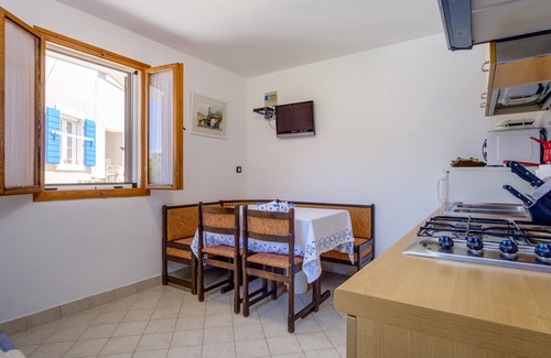Nerezine Apartment | One bedroom apartment with terrace Nerezine, Lošinj (A-18734-a)