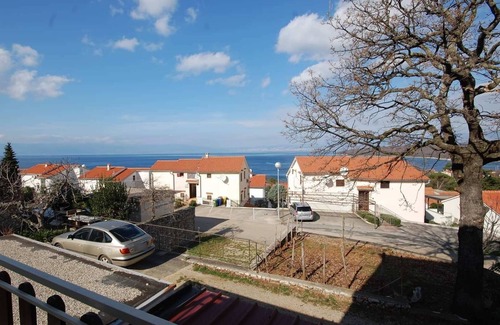 Njivice Apartment | One bedroom apartment with terrace Njivice, Krk (A-21858-a)