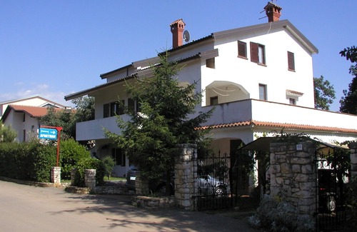 Karigador Apartment | One bedroom apartment with terrace and sea view Karigador, Novigrad (A-2534-a)