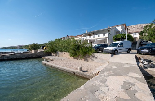 Metajna Apartment | One bedroom apartment near beach Metajna, Pag (A-6395-d)