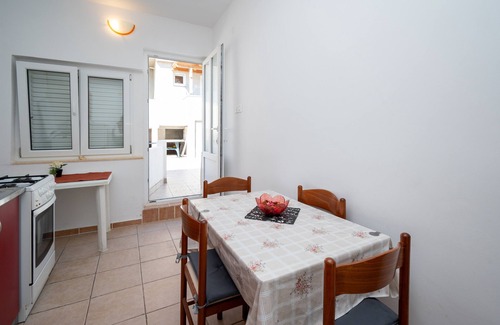 Metajna Apartment | One bedroom apartment near beach Metajna, Pag (A-6395-d)