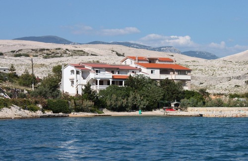 Kustici Apartment | One bedroom apartment near beach Kustići, Pag (A-6376-a)