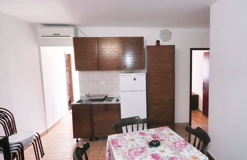 Metajna Apartment | One bedroom apartment with terrace Metajna, Pag (A-6421-e)