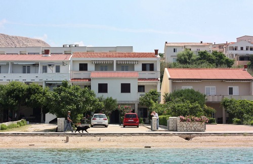 Metajna Apartment | One bedroom apartment near beach Metajna, Pag (A-6486-c)