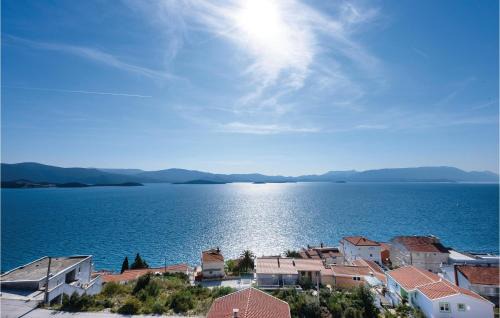 Komarna Apartment | One-Bedroom Apartment Klek With Sea View 05