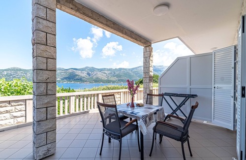 Cove Tri Zala (Zrnovo) Apartment | One bedroom apartment near beach Tri Žala, Korčula (A-9237-b)