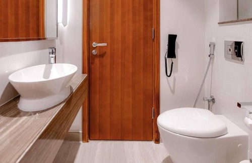 Garhoud House | One Bedroom Apartment Near DXB Airport By Luxury Bookings
