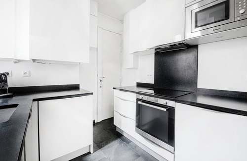 Quartier de Rochechouart Apartment | One-bedroom apartment near Montmartre, Opéra and Gare du Nord station